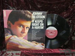 Tillotson, Johnny - It Keeps Right On Hurtin'
